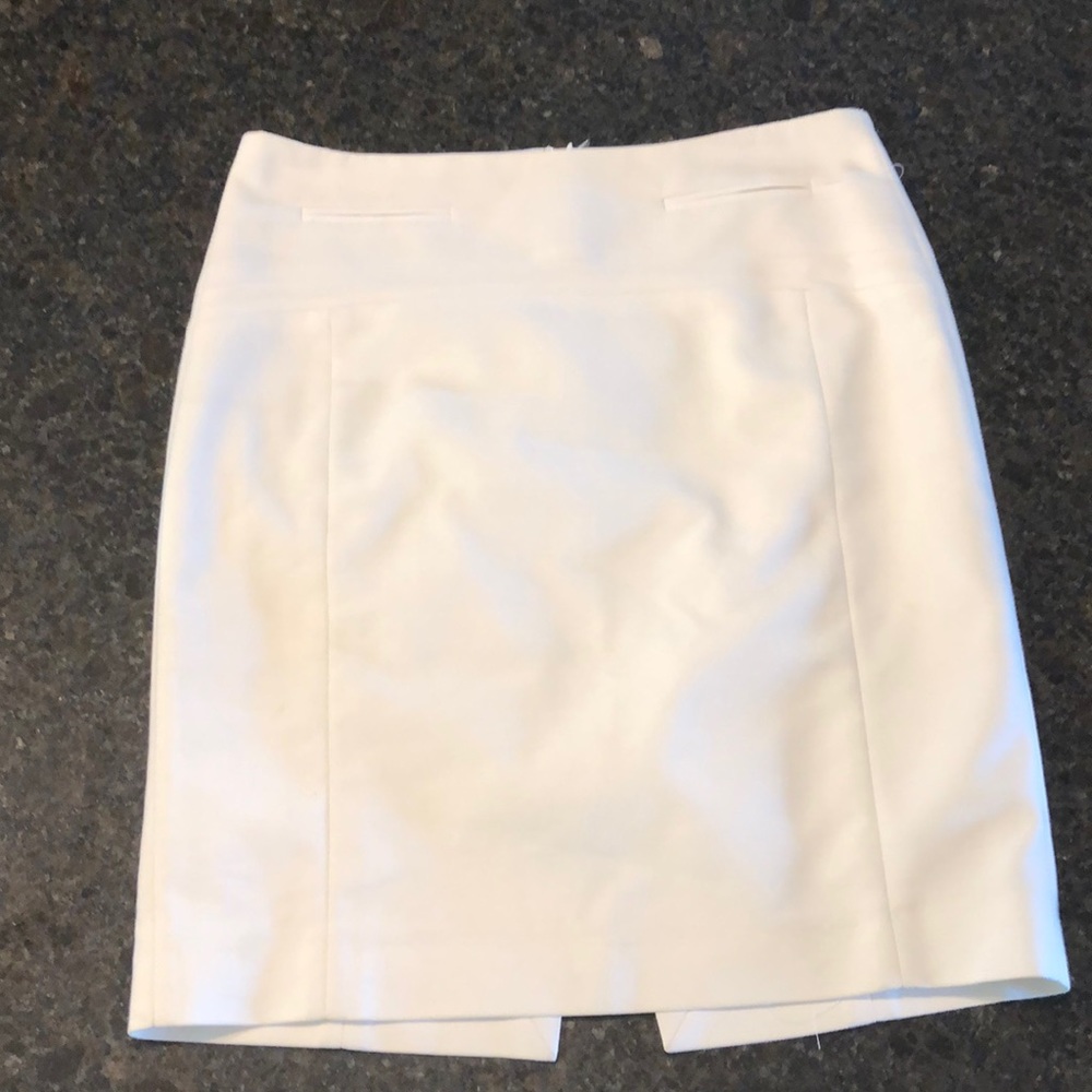 EXPRESS - white pencil  skirt. Size 0. Great condition.